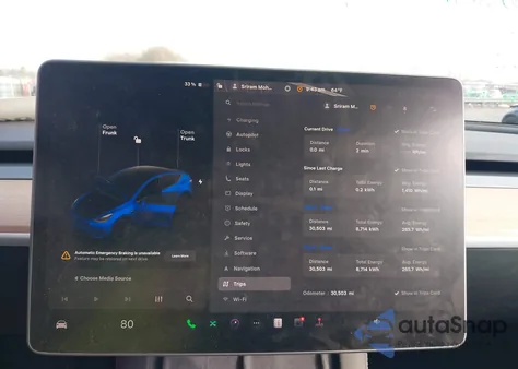 2023 Tesla Model Y Awd/Long Range Dual Motor All-Wheel Drive z USA, uszkodzony, nr VIN 7SAYGDEE1PA142167